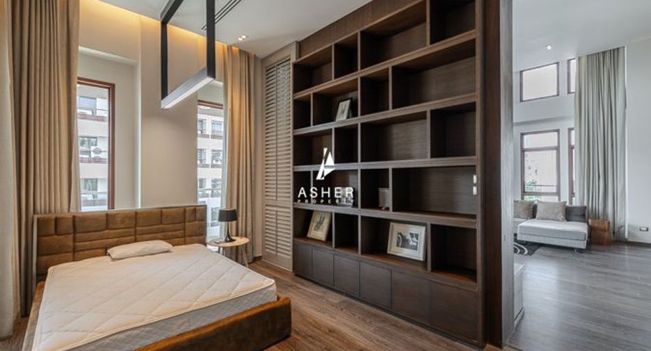 For rent 3 bedrooms condo in Khlong Toei, Bangkok
