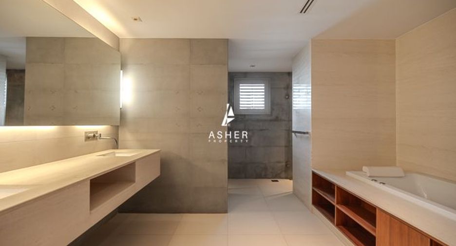 For rent 3 bedrooms condo in Khlong Toei, Bangkok