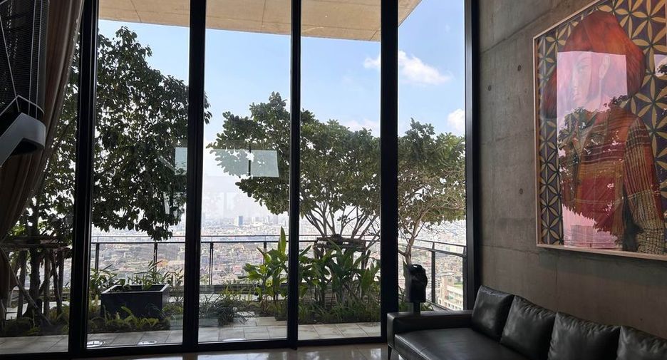 For rent 5 bedrooms condo in Yan Nawa, Bangkok