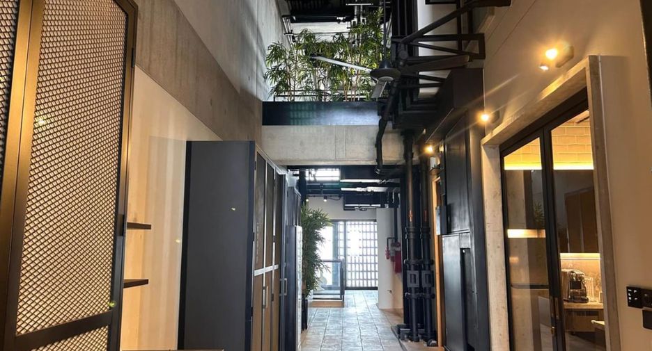 For rent 5 bedrooms condo in Yan Nawa, Bangkok