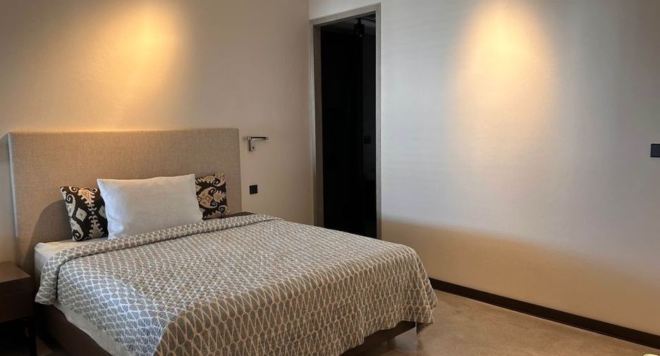 For rent 5 bedrooms condo in Yan Nawa, Bangkok