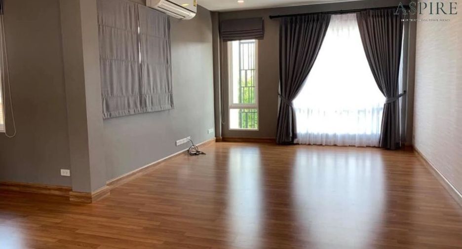 For sale 4 bedrooms house in Sai Mai, Bangkok