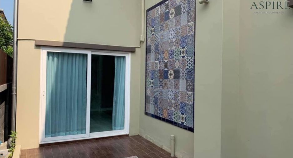 For sale 4 bedrooms house in Sai Mai, Bangkok