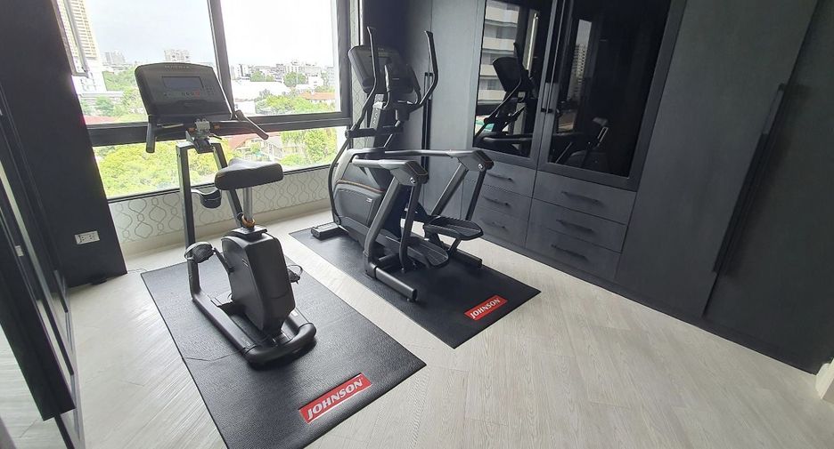 For sale 43 bedrooms apartment in Watthana, Bangkok