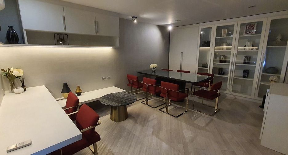 For sale 43 bedrooms apartment in Watthana, Bangkok