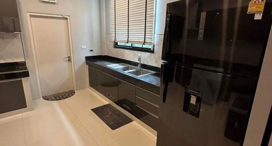 For sale 4 bedrooms house in Thawi Watthana, Bangkok