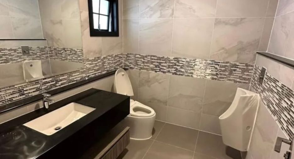 For sale 4 bedrooms house in Thawi Watthana, Bangkok