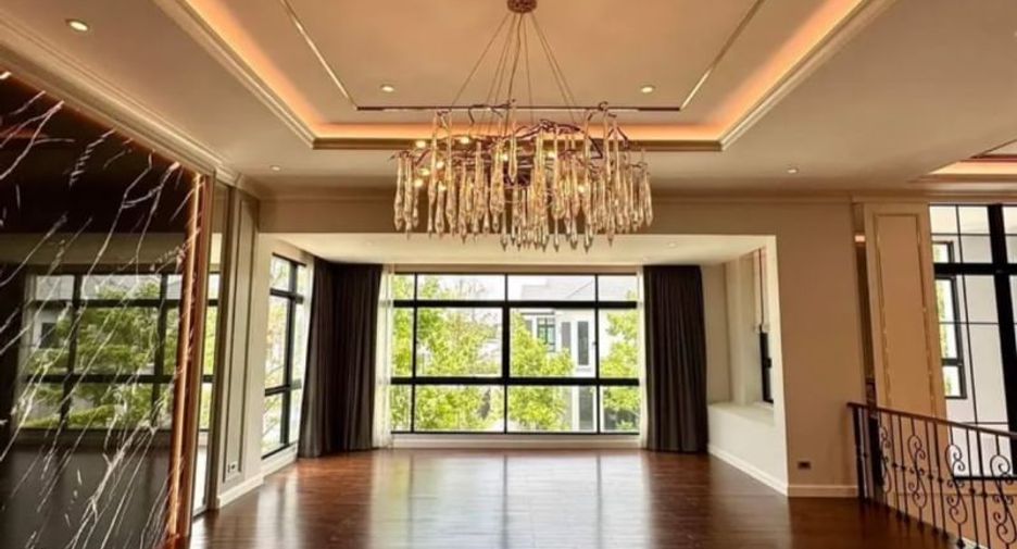 For sale 4 bedrooms house in Thawi Watthana, Bangkok