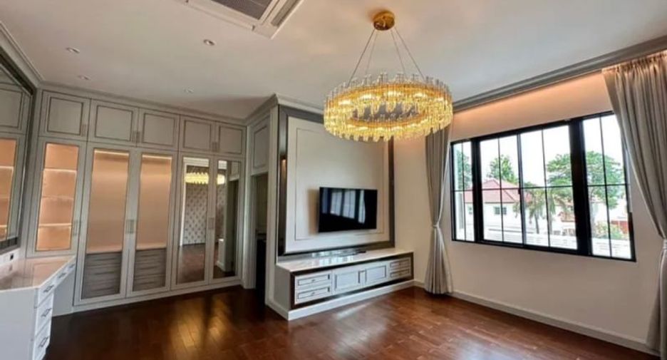 For sale 4 bedrooms house in Thawi Watthana, Bangkok