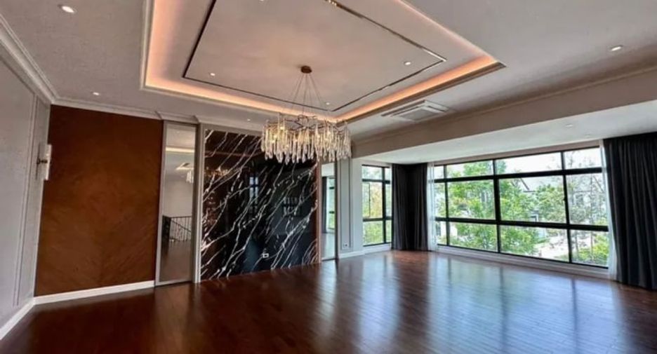 For sale 4 bedrooms house in Thawi Watthana, Bangkok