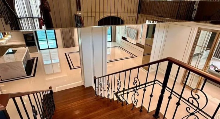 For sale 4 bedrooms house in Thawi Watthana, Bangkok