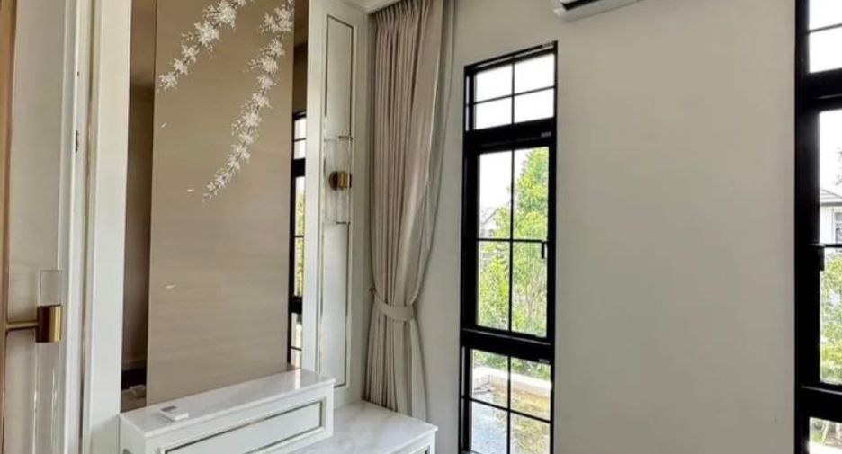 For sale 4 bedrooms house in Thawi Watthana, Bangkok