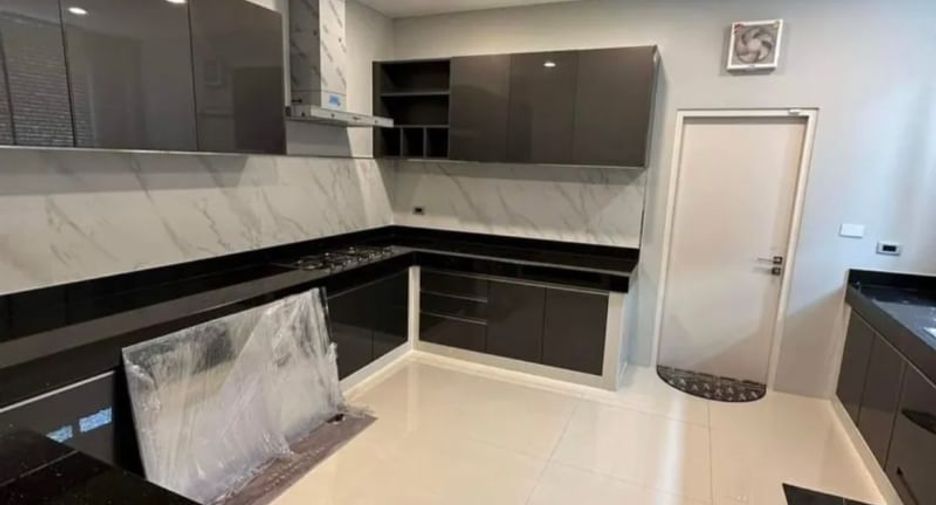 For sale 4 bedrooms house in Thawi Watthana, Bangkok