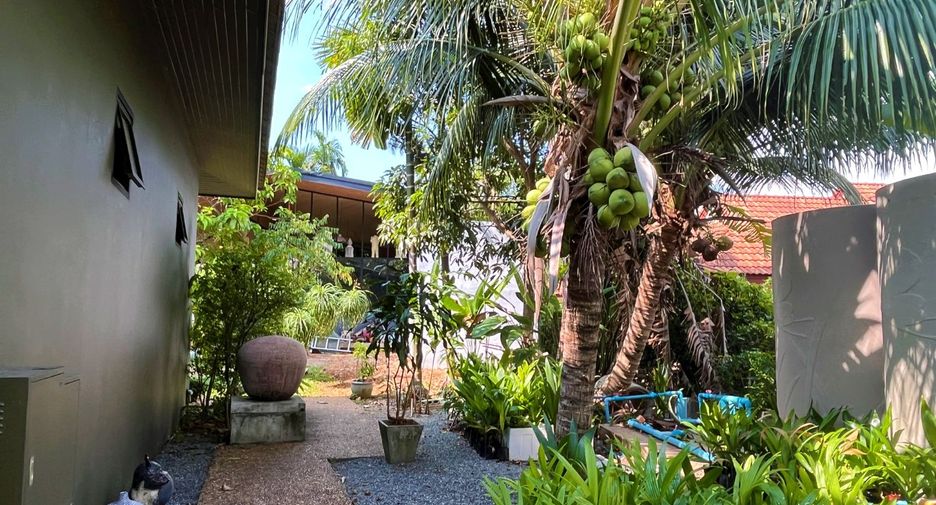 For sale 6 bed villa in Mueang Krabi, Krabi