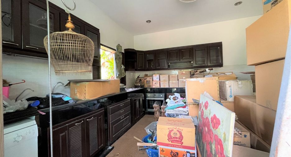For sale 6 bed villa in Mueang Krabi, Krabi