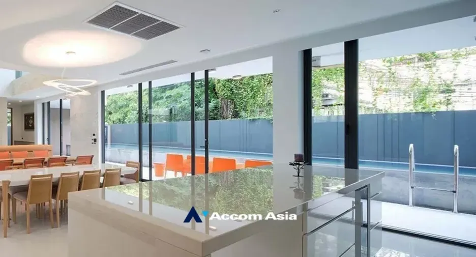 For rent そして for sale 4 Beds house in Khlong Toei, Bangkok