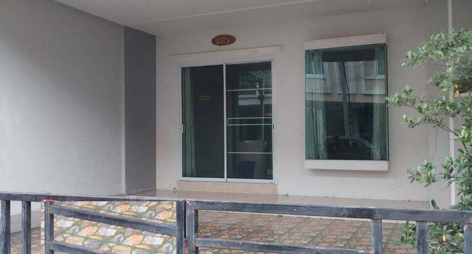 For sale 3 bed townhouse in Saraphi, Chiang Mai