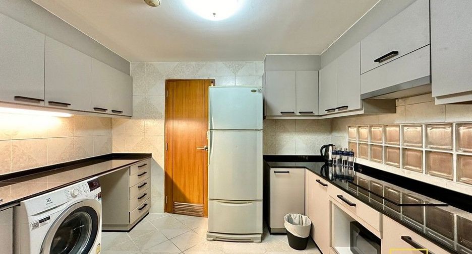À louer 2 chambres condo à Watthana, Bangkok