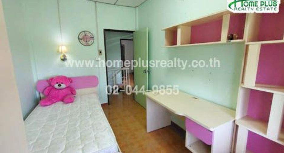 À vendre 3 chambres maison de ville à Min Buri, Bangkok