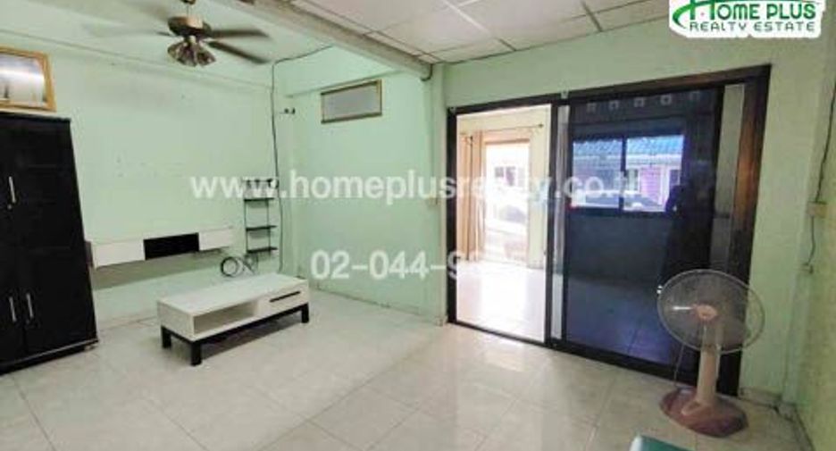 À vendre 3 chambres maison de ville à Min Buri, Bangkok
