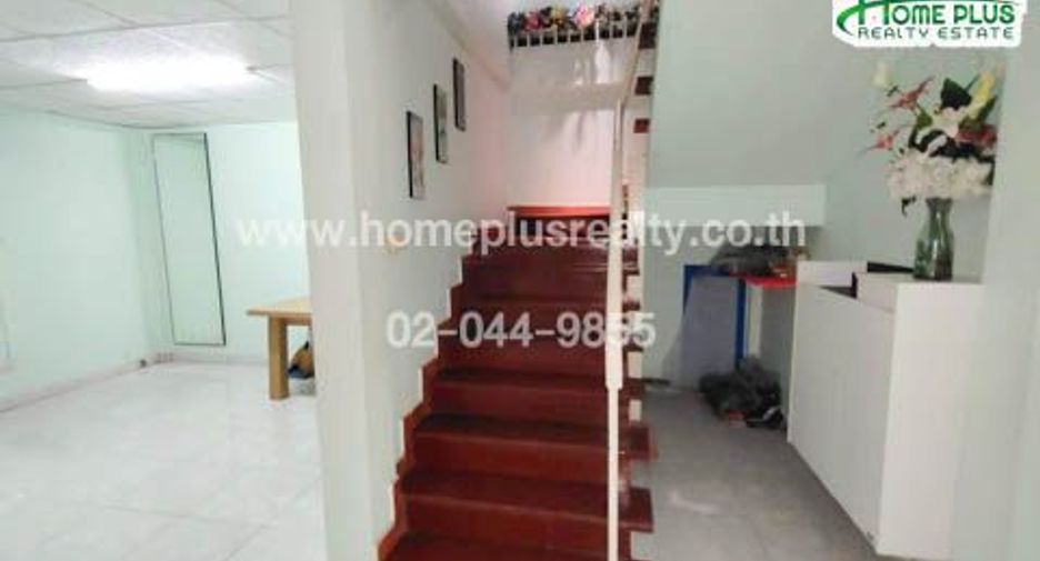 À vendre 3 chambres maison de ville à Min Buri, Bangkok
