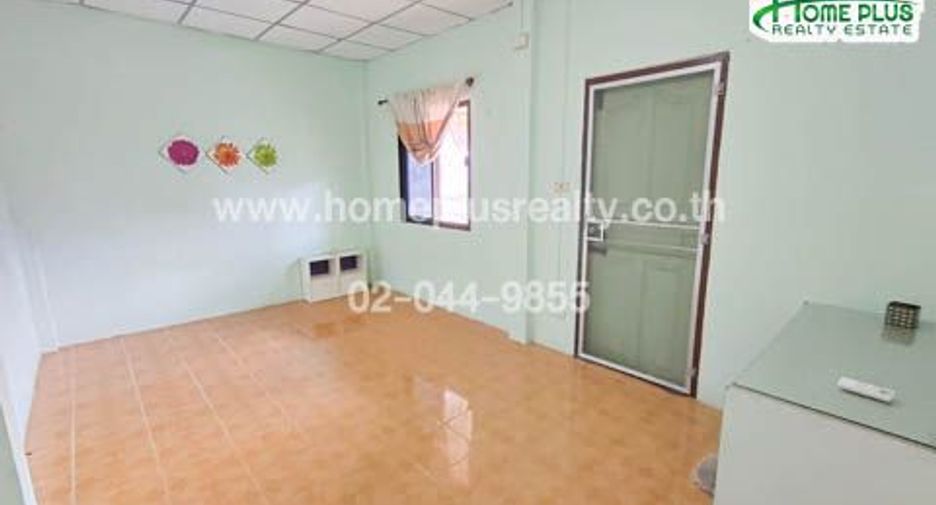À vendre 3 chambres maison de ville à Min Buri, Bangkok