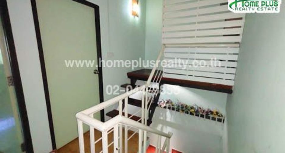 À vendre 3 chambres maison de ville à Min Buri, Bangkok