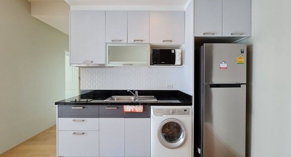 For rent 2 bedrooms condo in Phaya Thai, Bangkok