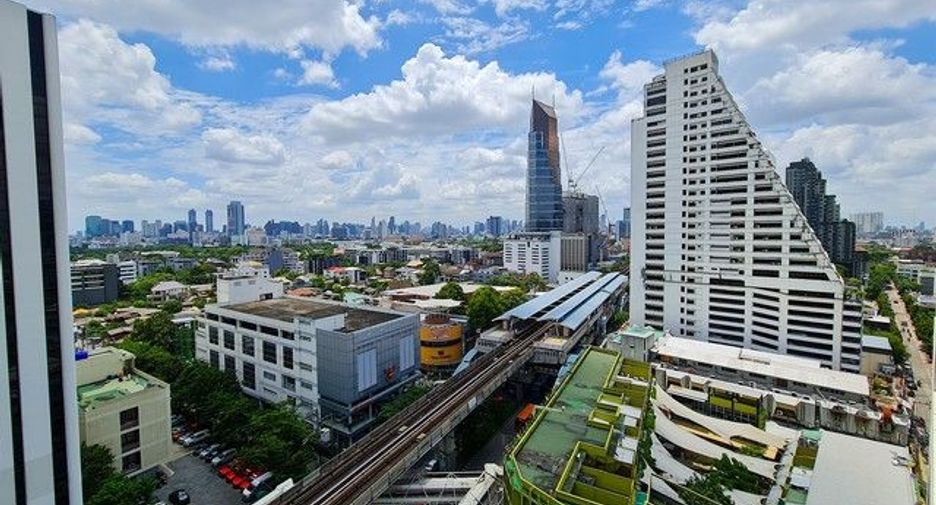 For rent 2 bedrooms condo in Phaya Thai, Bangkok