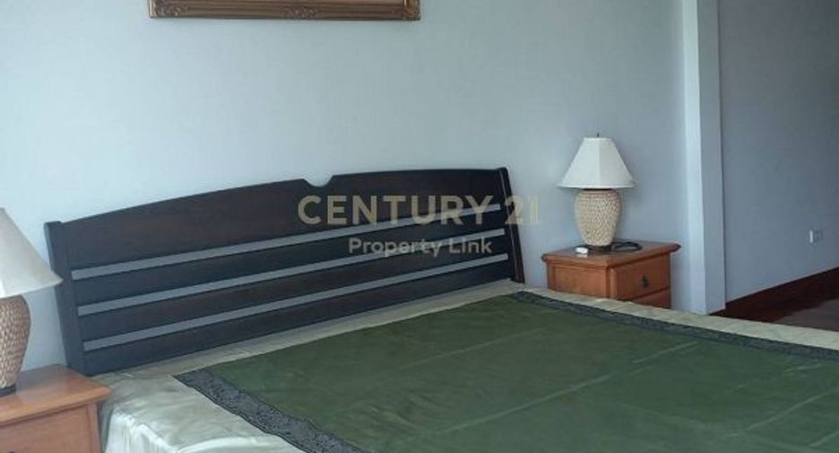 For rent 2 bedrooms townhouse in Khlong Toei, Bangkok