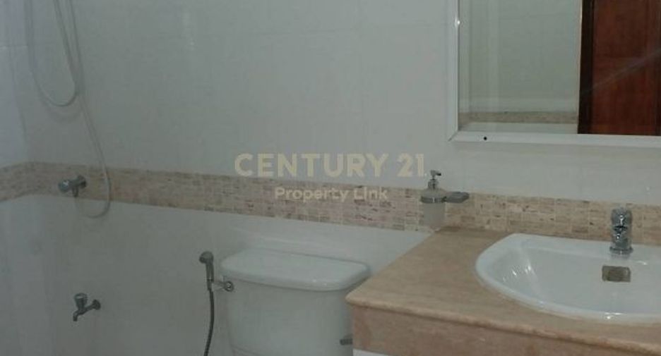 For rent 2 bedrooms townhouse in Khlong Toei, Bangkok
