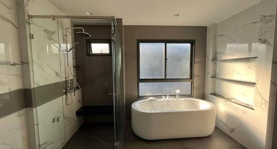 Haus zum Kauf mit 4 Zimmer in Bang Kapi, Bangkok