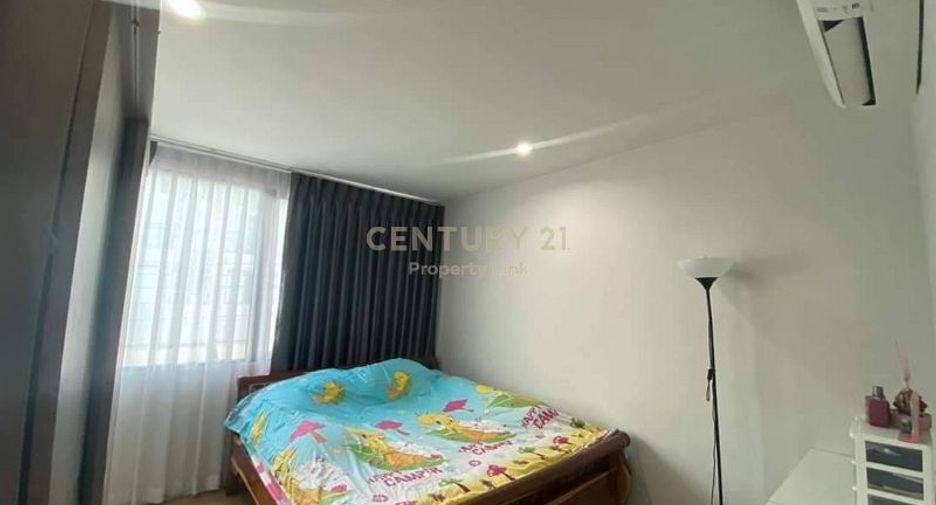 For rent and for sale 3 bedrooms townhouse in Saphan Sung, Bangkok