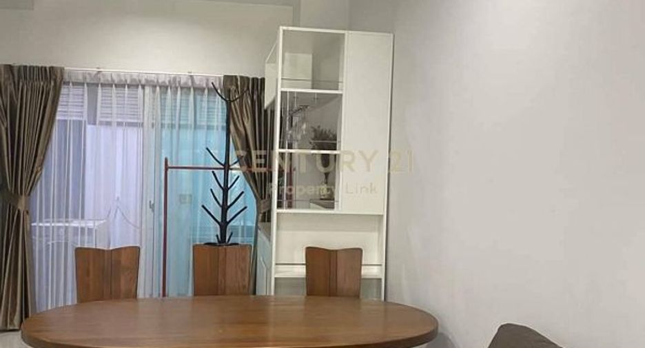 For rent and for sale 3 bedrooms townhouse in Saphan Sung, Bangkok