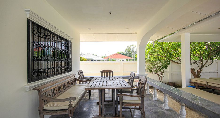 For sale 3 bedrooms villa in Cha Am, Phetchaburi