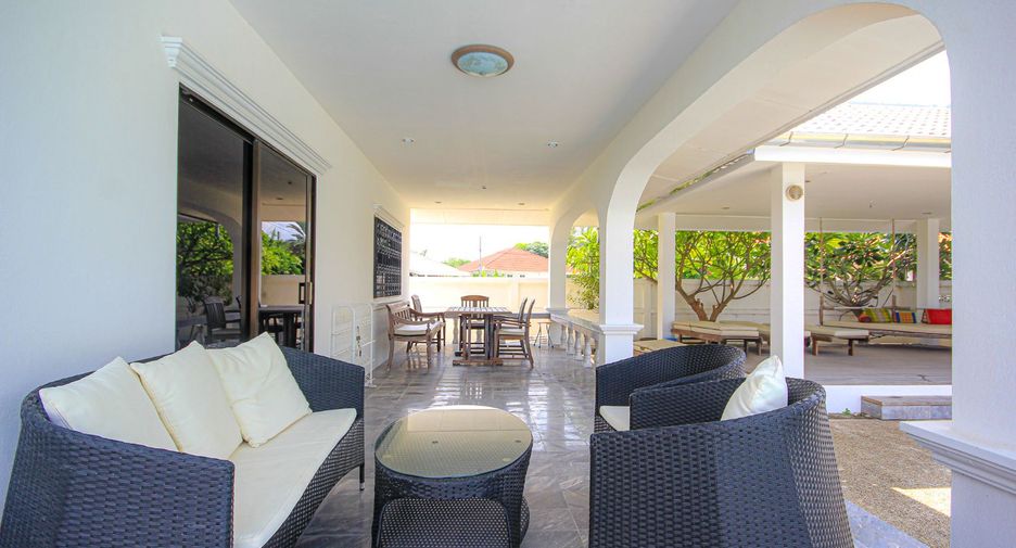 For sale 3 bedrooms villa in Cha Am, Phetchaburi