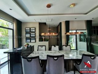 For rent and for sale 4 bed house in Phra Khanong, Bangkok