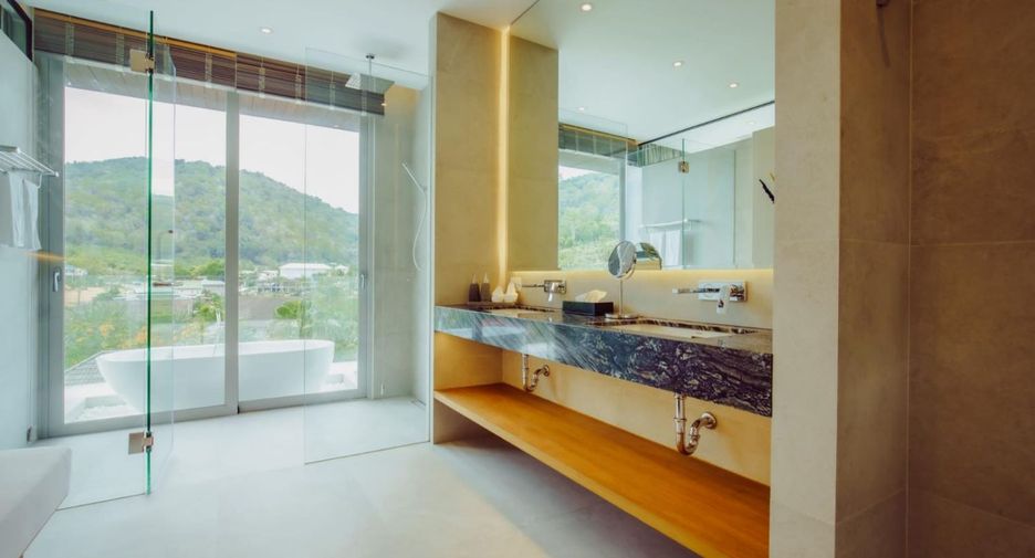 Villa en alquiler y en venta de 4 habitaciones en Mueang Phuket, Phuket