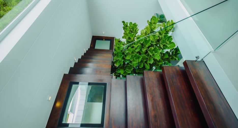 Villa en alquiler y en venta de 4 habitaciones en Mueang Phuket, Phuket