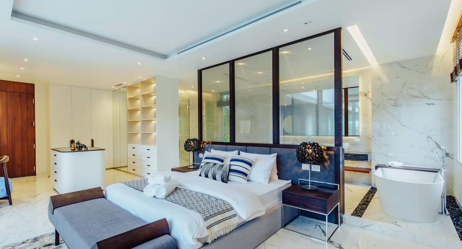 Villa en alquiler y en venta de 4 habitaciones en Mueang Phuket, Phuket
