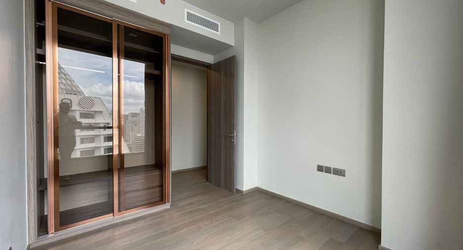 For sale 3 bedrooms condo in Khlong Toei, Bangkok