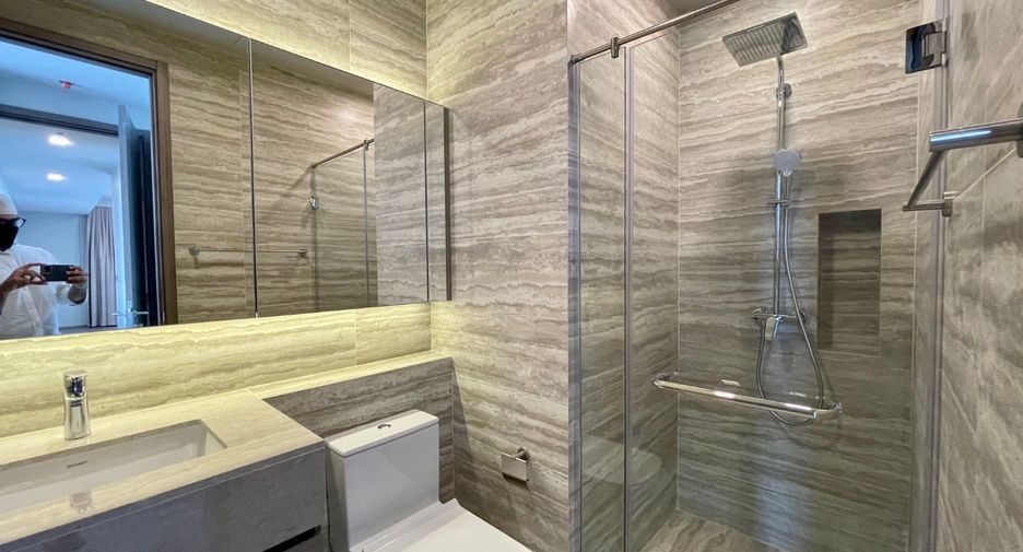 For sale 3 bedrooms condo in Khlong Toei, Bangkok