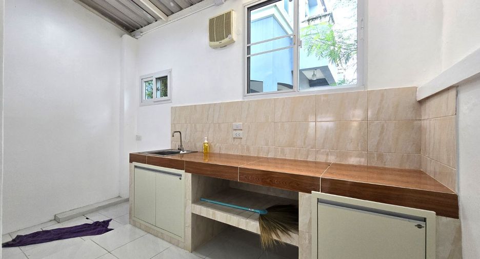 For sale 2 bedrooms townhouse in Khlong Sam Wa, Bangkok