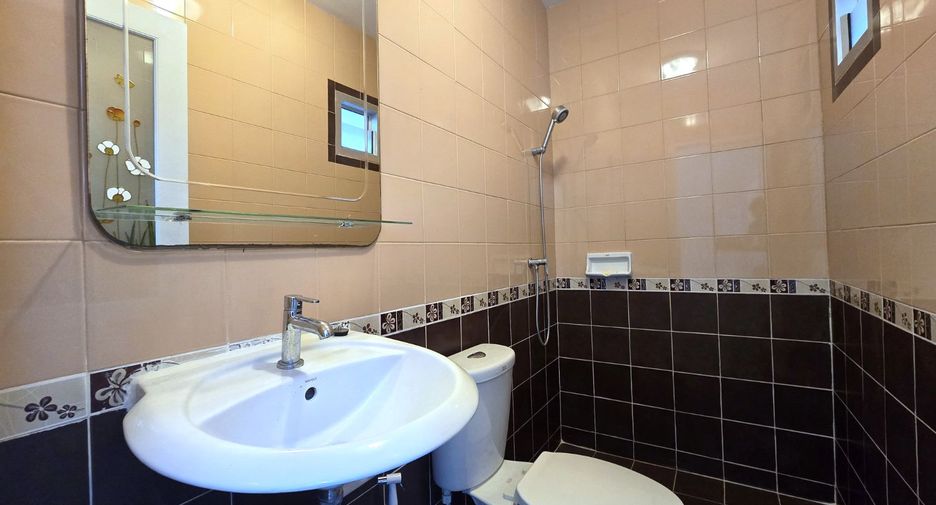For sale 2 bedrooms townhouse in Khlong Sam Wa, Bangkok