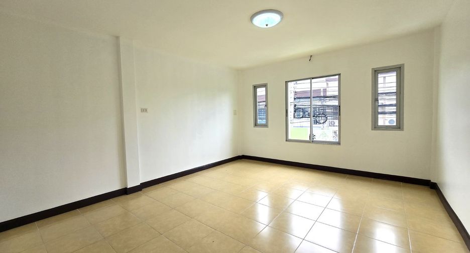 For sale 2 bedrooms townhouse in Khlong Sam Wa, Bangkok