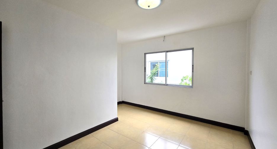 For sale 2 bedrooms townhouse in Khlong Sam Wa, Bangkok