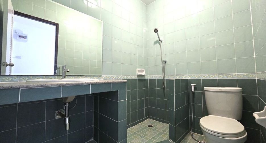 For sale 2 bedrooms townhouse in Khlong Sam Wa, Bangkok
