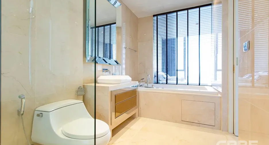 À vendre 2 chambres condo à Khlong Toei, Bangkok