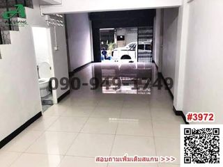 For rent 3 bedrooms retail Space in Bang Khae, Bangkok