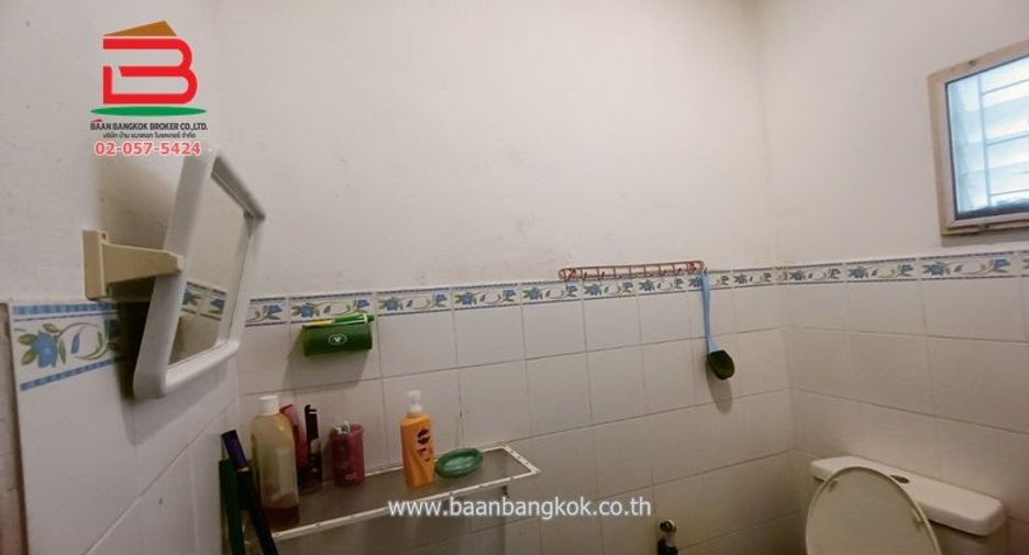 Reihenhaus zum Kauf mit 2 Zimmer in Nong Chok, Bangkok